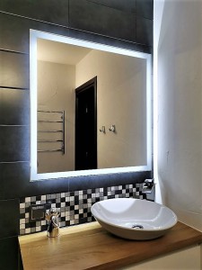 Lustro łazienkowe z podświetleniem led 70x80