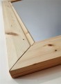 Lustro wiszące w ramie z naturalnego drewna 75x100