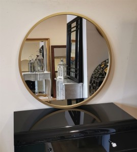 Okrągłe lustro z minimalistyczną złotą ramą 90x90