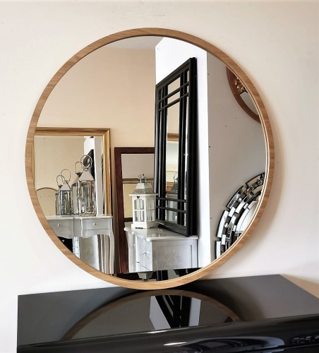 Okrągłe lustro z minimalistyczną dębową ramą