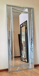 Nowoczesne lustro do przedpokoju z ramą srebrną szczotkowaną 80x180