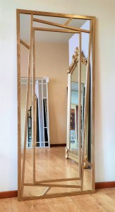 Nowoczesne lustro do przedpokoju z ramą złotą szczotkowaną 80x180