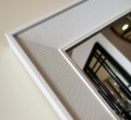 Lustro z białą strukturyzowaną ramą 60x80