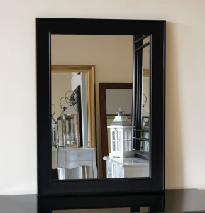 Lustro z czarną strukturyzowaną ramą 60x80