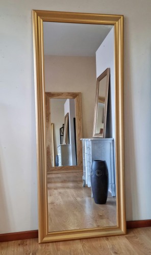 Duże lustro w klasycznej złotej oprawie 75x185