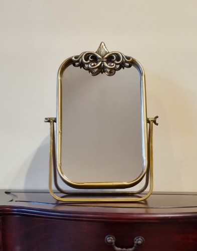 Urocze lustro na konsolę