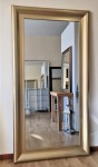 Eleganckie duże lustro w złotej ramie 90x150