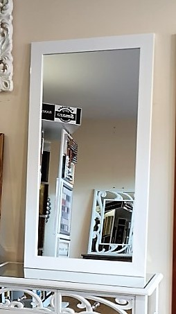 Klasyczne lustro z prostą ramą białą 73x133