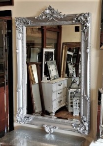 Stylowe lustro w srebrnej oprawie 77x120