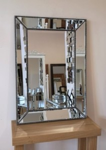 Lustro z ozdobną ramą lustrzaną 