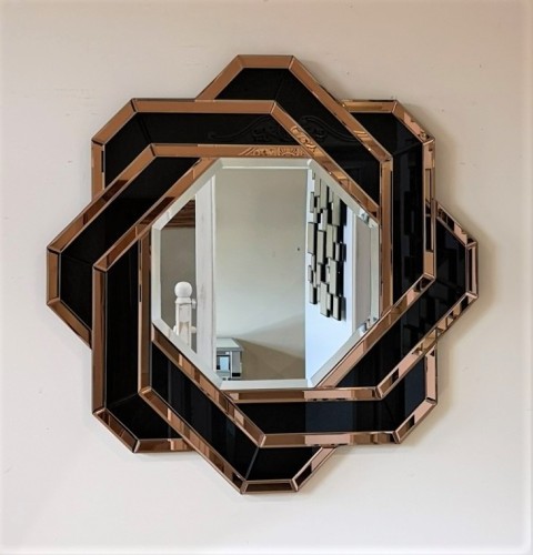 Dekoracyjne lustro ze złotymi akcentami 80x80