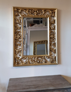 Złote lustro z ażurową ramą 70x90