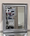 Lustro w ładnej srebrnej oprawie 64 x 74