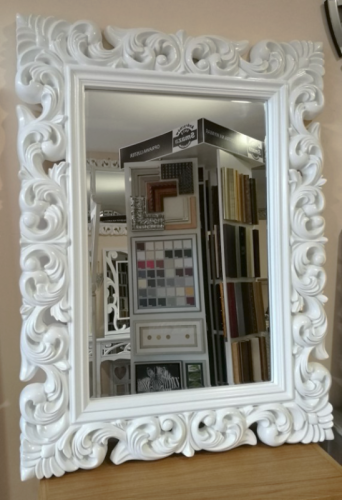 Stylowe lustro z ramą ażurową białe 91x121